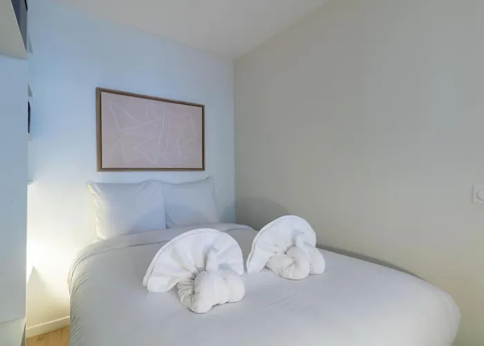 B3#Two Bedrooms#Champs Elysees#Arc De Triomphe#Ac
